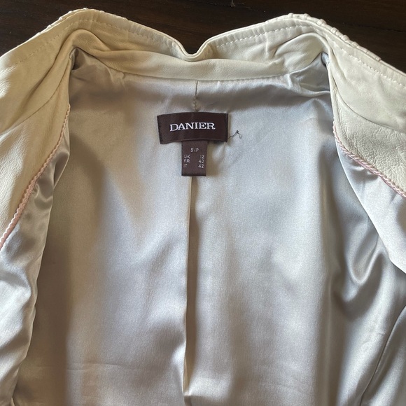 Danier Cream Leather Moto Jacket - small - Picture 4 of 10